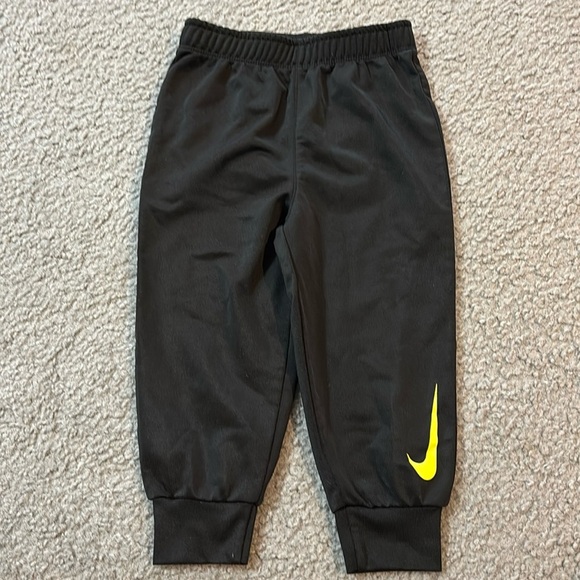Baby Nike Black Jogger Sweatpants size 18 months very soft and comfortable - Picture 1 of 4